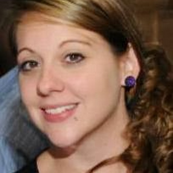 Profile Picture of Danielle Helmrich (@danielleh4703) on Poshmark