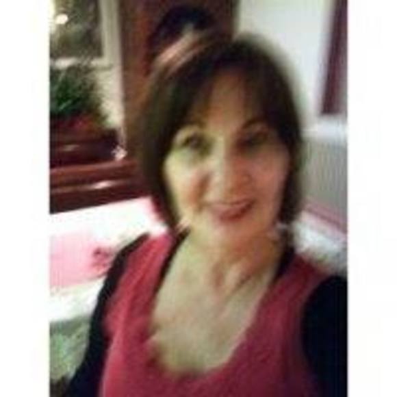 Profile Picture of Debra Wells (@debrawells777) on Poshmark