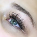 Profile Picture of blinksbyclaire (@blinksbyclaire) on Instagram