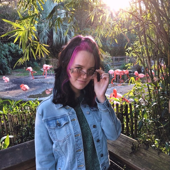 Profile Picture of Iris Markwalter (@irisem) on Poshmark