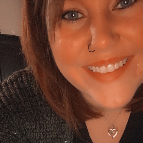 Profile Picture of Shannon Mincks (@shdavey21) on Poshmark