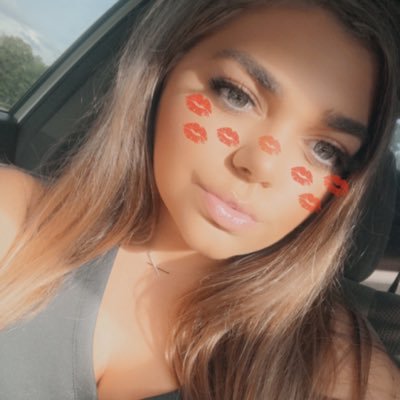 Profile Picture of S A R A H 🌻 (@_sarahbolden) on Twitter