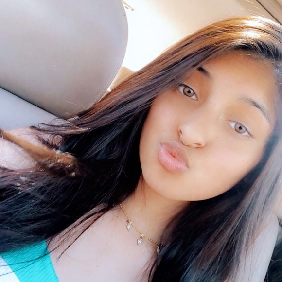 Profile Picture of Katie Estrada (@katieestradaa) on Poshmark