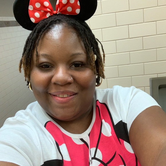 Profile Picture of Rolanda Flint (@rolandaflint) on Poshmark