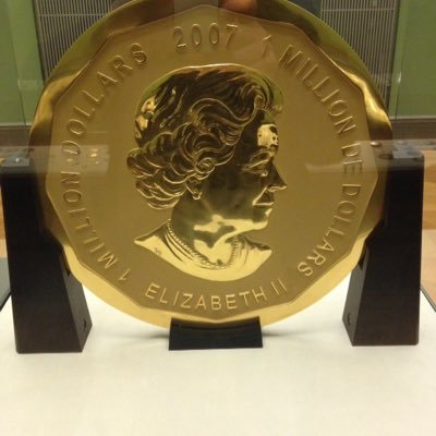 Profile Picture of * Stephen Hall ⚫️ (@stephenbhall) on Twitter