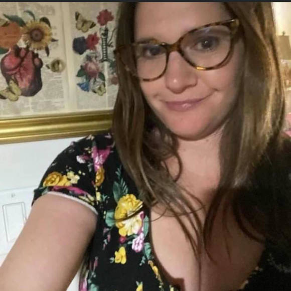 Profile Picture of Ali Leaderman (@ali_leaderman) on Poshmark