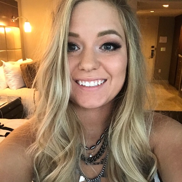 Profile Picture of Jessica Verhovec (@jverhovec20) on Poshmark