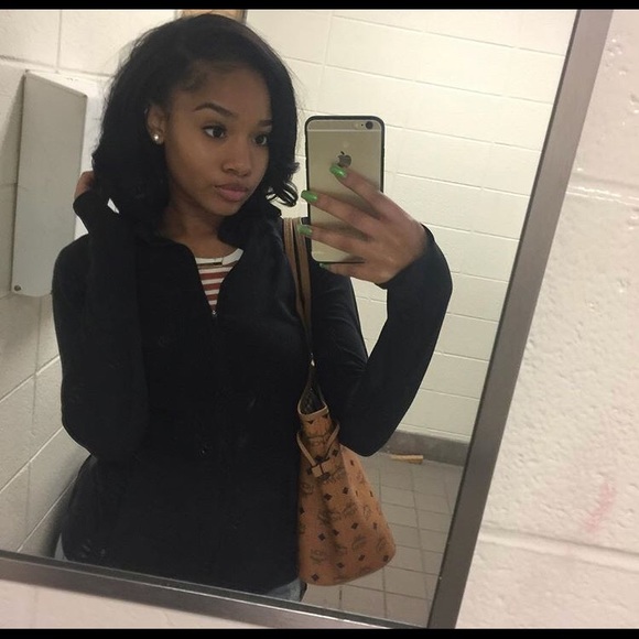 Profile Picture of Maia Sevyn (@poppingyal) on Poshmark