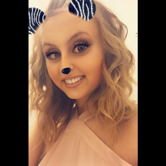 Profile Picture of Kelly Gurley (@kellygurley17) on Poshmark