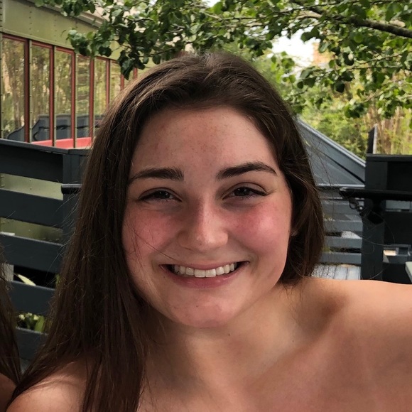 Profile Picture of Annabelle Young (@youngat) on Poshmark