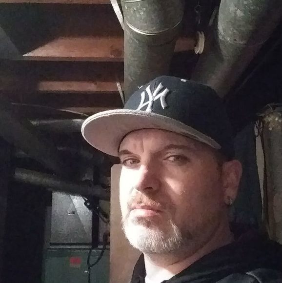 Profile Picture of Thomas Heckman (@thomasheckman) on Poshmark