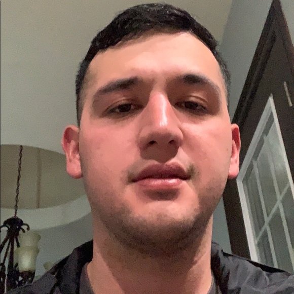 Profile Picture of Alex Leos (@alexleos30) on Poshmark