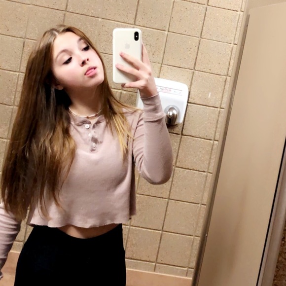 Profile Picture of Kennedy Weishaar (@kennedyweishaar) on Poshmark