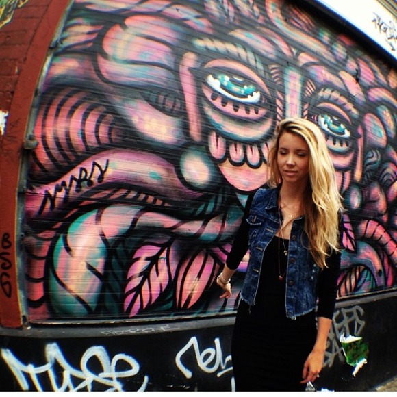 Profile Picture of Lindsay Schimmer (@lindsayschimmer) on Poshmark