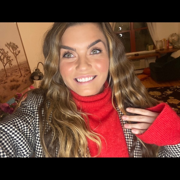 Profile Picture of Carly Pollina (@carly_pollina) on Poshmark