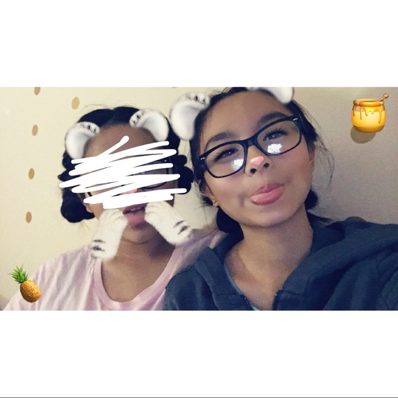 Profile Picture of Tina Zeng (@tinaplays131) on Poshmark