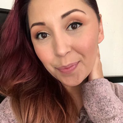 Profile Picture of Julia Damian (@hoolia_maree) on Twitter