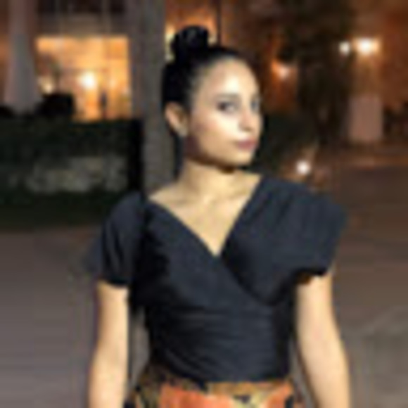 Profile Picture of Sama Abdelmohsen (@samaabdelmohsen) on Poshmark