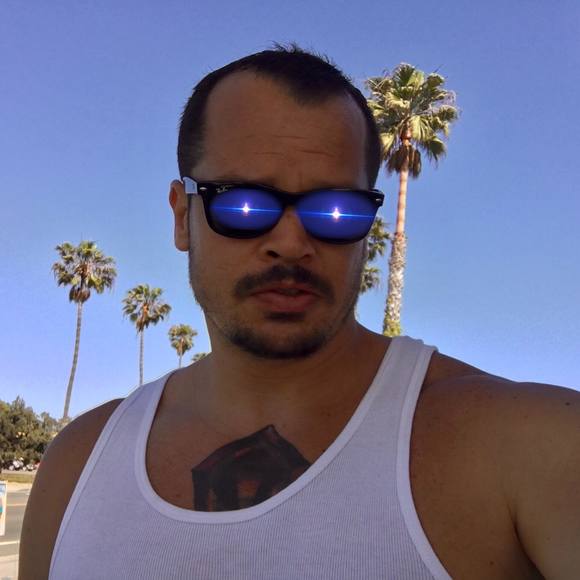 Profile Picture of Zak Isgar (@zakisgar) on Poshmark