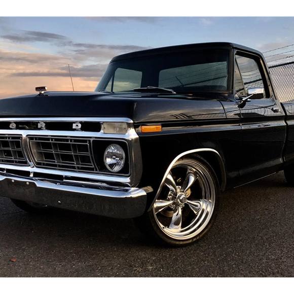 Profile Picture of Benito Camelo (@benitocamelo142) on Poshmark