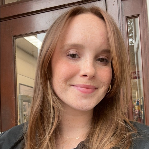 Profile Picture of Kinzie Trompak (@kinztrompak) on Poshmark