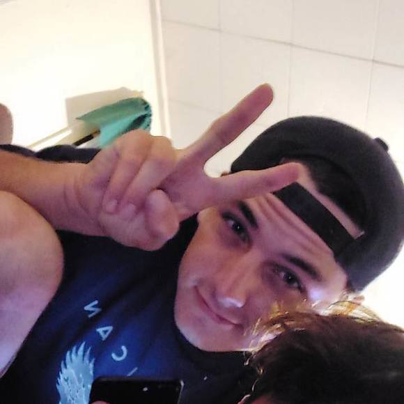 Profile Picture of Bryar Green (@bryargreen) on Poshmark