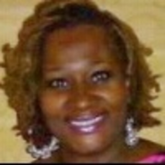Profile Picture of Talitha Howse (@howset) on Poshmark