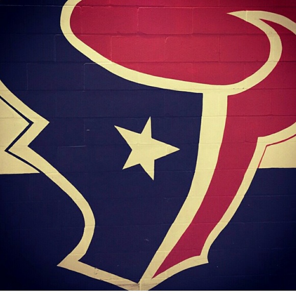 Profile Picture of L White (@lwhite5) on Poshmark