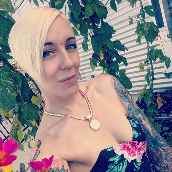 Profile Picture of Dawn Fifer (@duskxbunny) on Poshmark