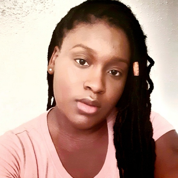 Profile Picture of Taylor Hale (@thale0761) on Poshmark