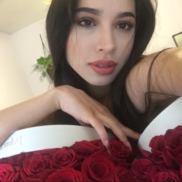 Profile Picture of Itzel Campos (@itzelxcampos) on Poshmark