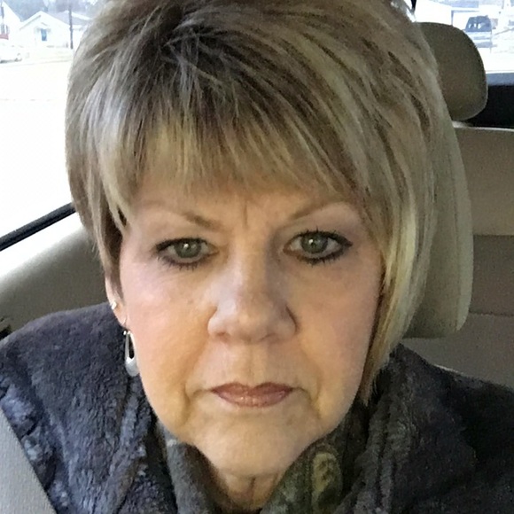 Profile Picture of Sherry Elgin (@sherryroxanne) on Poshmark