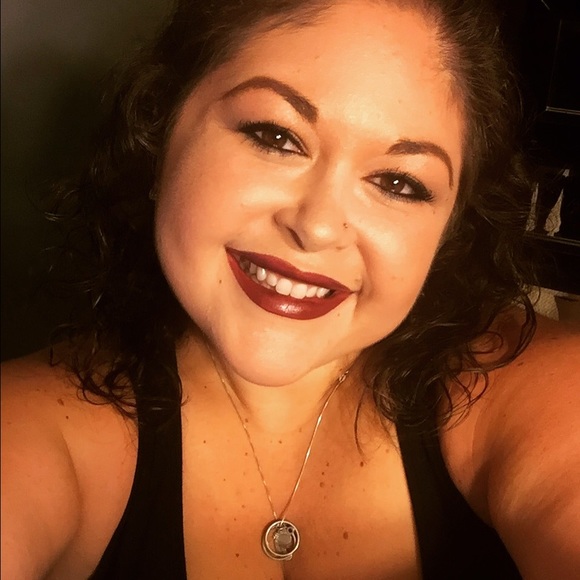 Profile Picture of Monique Forshay (@moniqueforshay) on Poshmark