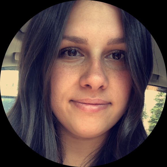 Brittany Michaud - Poshmark Profile Picture of Brittany Michaud (@brittneetee) on Poshmark
