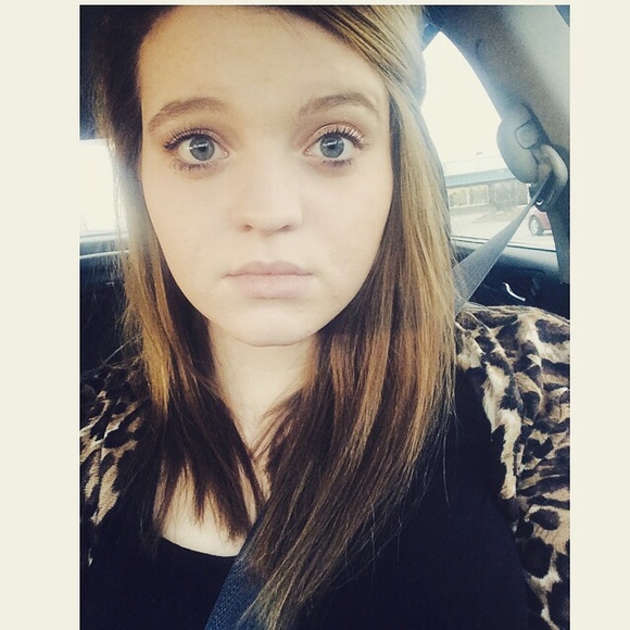 Profile Picture of Ariel Okelley (@arielelaine) on Poshmark