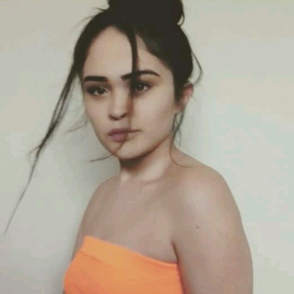Profile Picture of Victoria Kydd (@victoriaakydd) on Poshmark