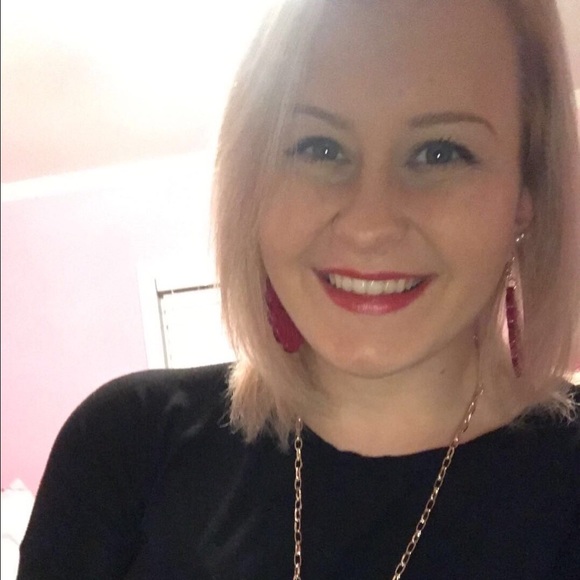 Profile Picture of Alexandria Small (@alexandria0117) on Poshmark