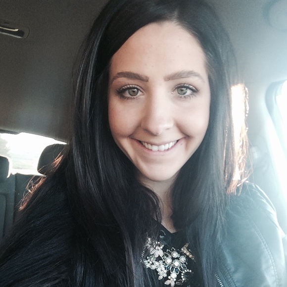 Profile Picture of Michaelanne Teeters (@mateeters) on Poshmark