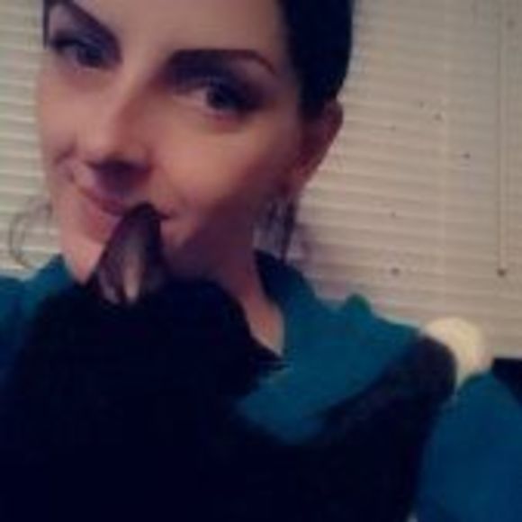 Profile Picture of Kelly Cinquemani (@fitchhitch) on Poshmark