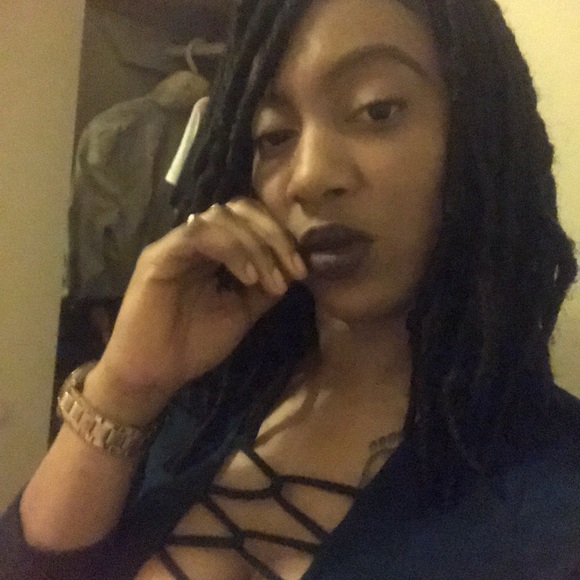 Profile Picture of Nazel Johnson (@nazel13) on Poshmark