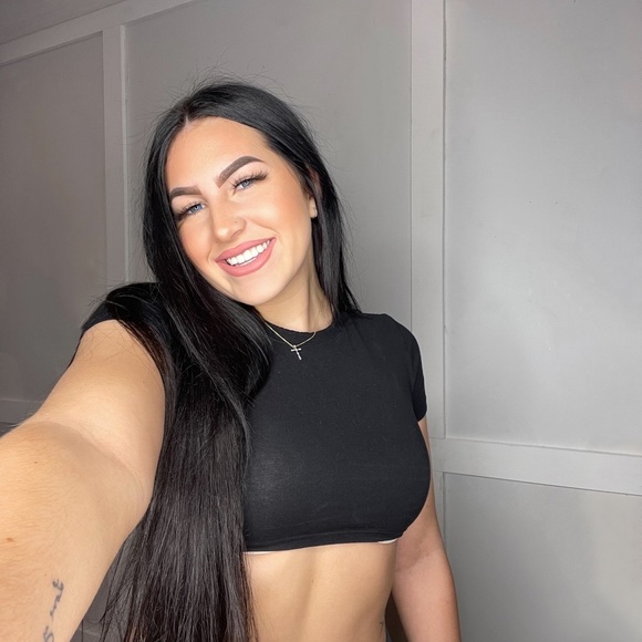 Profile Picture of Abbey Weidler (@abbeyweidler) on Poshmark