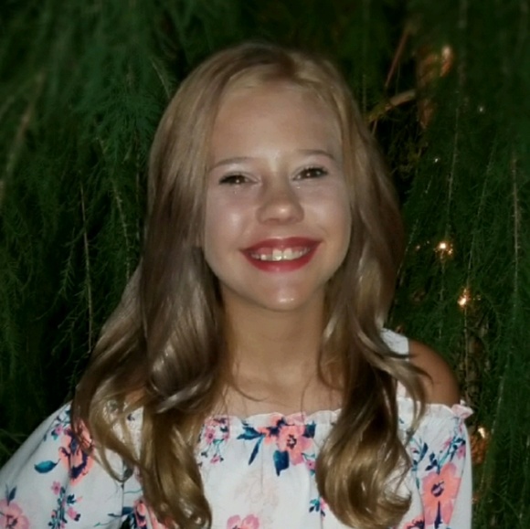 Profile Picture of Lily May (@lilymayballard) on Poshmark