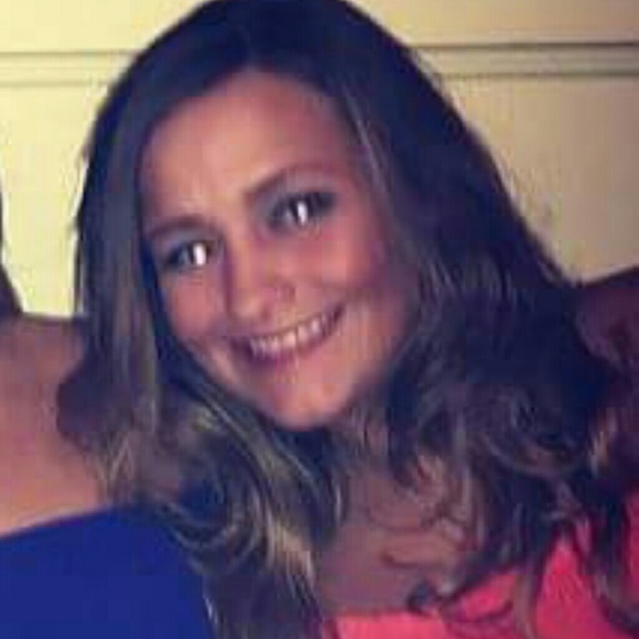 Profile Picture of Amanda Matthews (@amandamatthews3) on Poshmark
