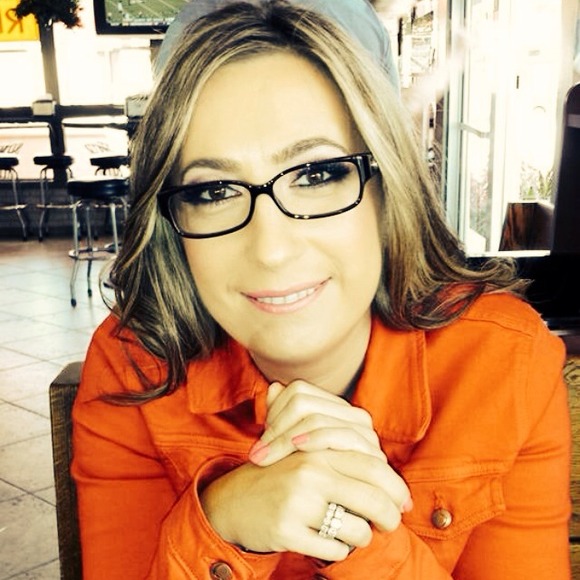 Profile Picture of Anna Panopoulos (@pszczolka) on Poshmark