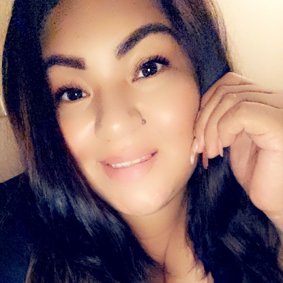 Profile Picture of Cristal Perez (@cristalperez521) on Poshmark