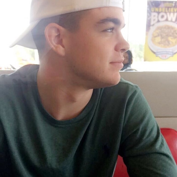 Profile Picture of Chris Tanner (@beastchris81) on Poshmark