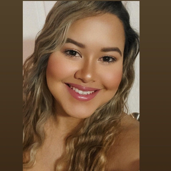 Profile Picture of Konny Coneo (@konny19) on Poshmark