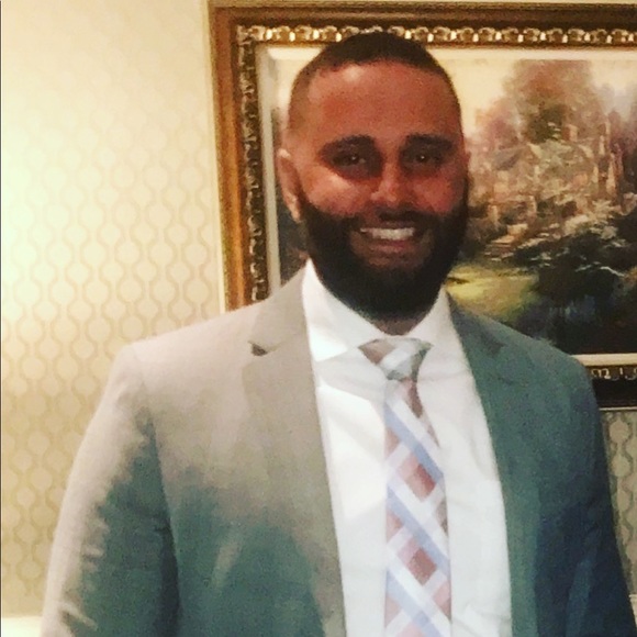 Profile Picture of Hassan Abdallah (@hassana115) on Poshmark