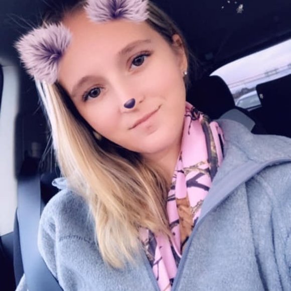 Profile Picture of Melissa Labanowski (@mlabanowski25) on Poshmark