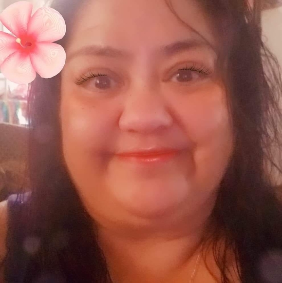 Profile Picture of Debz Redarrow (@dsmiley72) on Poshmark